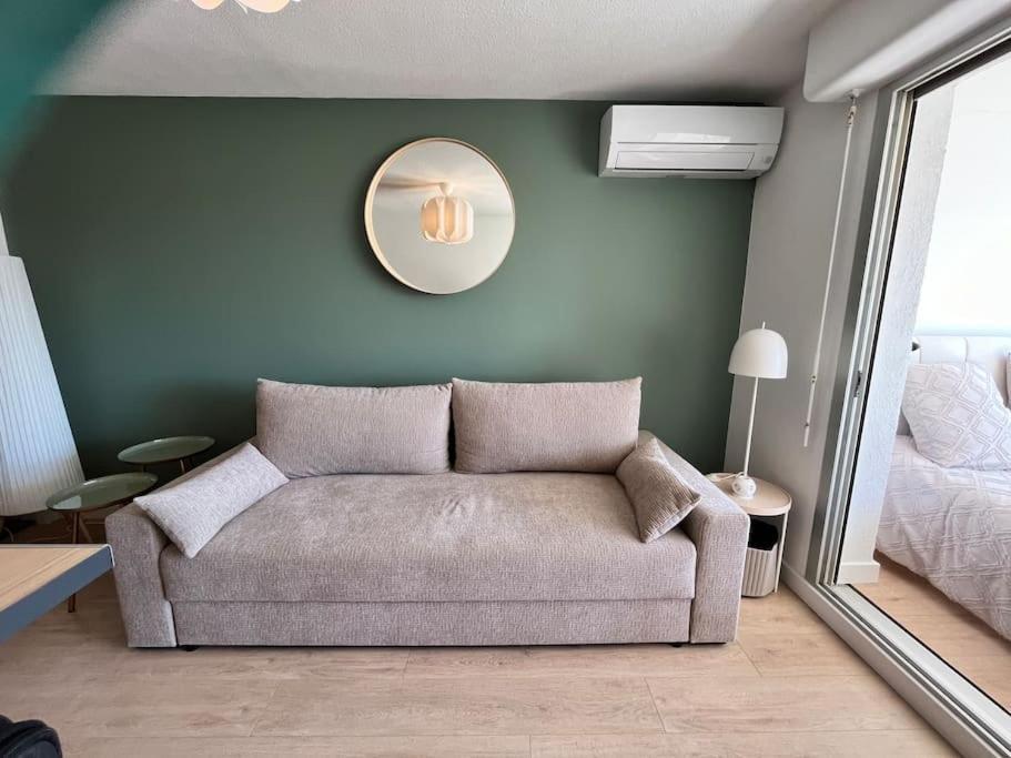 Studio Vue Mer Avec Piscine Et Terrain De Tennis Sausset-les-Pins Exterior photo